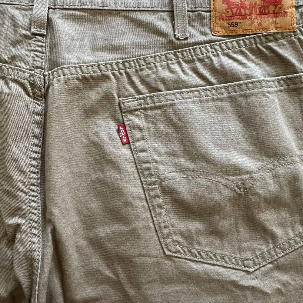 Levi's 559 Jeans Mens 44x32 Beige Relaxed Straight Zip Fly Denim 5 Pocket